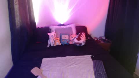 Snapshot of alice_m00nn chatting on 12-17-24, 12:00 alice_m00nn online show from 12-17-24, 12:00