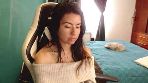 Snapshot of alice_middle01 chatting on 02-11-26, 03:39 Alice online show from 02-11-26, 03:39