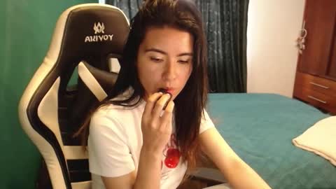 Snapshot of alice_middle01 chatting on 02-25-26, 03:32 Alice online show from 02-25-26, 03:32