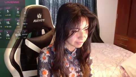 Snapshot of alice_middle01 chatting on 05-25-26, 03:18 Alice online show from 05-25-26, 03:18