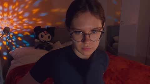 Snapshot of alice_miiiller chatting on 09-21-25, 01:51 Alice online show from 09-21-25, 01:51