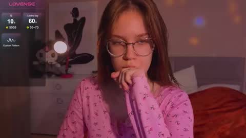 Snapshot of alice_miiiller chatting on 10-13-25, 04:45 Alice online show from 10-13-25, 04:45