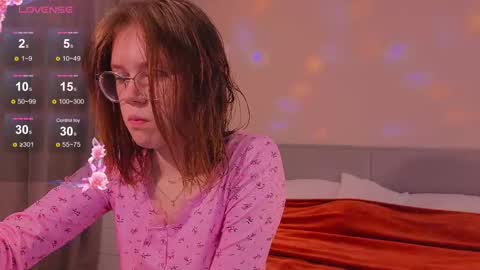Snapshot of alice_miiiller chatting on 10-16-25, 03:40 Alice online show from 10-16-25, 03:40