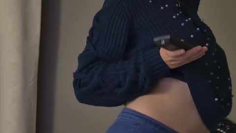 Snapshot of alice_munro chatting on 03-12-26, 08:37 AliceMunro online show from 03-12-26, 08:37