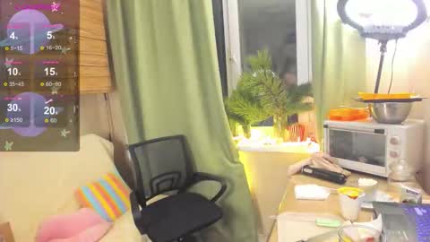 Snapshot of alice_next_door_ chatting on 01-08-26, 03:36 Alice online show from 01-08-26, 03:36