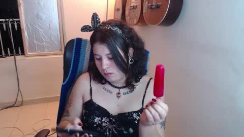 Alicia Aldara online show from 10-31-25, 02:45