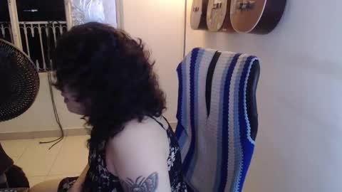 Alicia Aldara online show from 12-22-25, 09:39