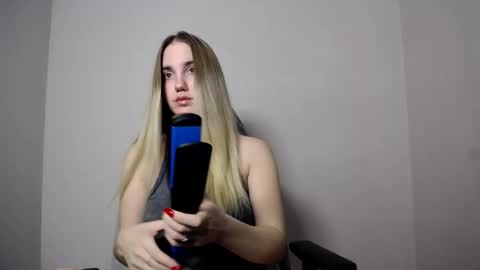 Snapshot of alice_rays_ chatting on 12-16-25, 06:51 Alice online show from 12-16-25, 06:51