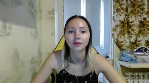 Snapshot of alice_smiles chatting on 10-11-25, 11:31 Alice smiles online show from 10-11-25, 11:31