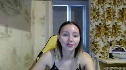 Snapshot of alice_smiles chatting on 01-12-26, 11:37 Alice smiles online show from 01-12-26, 11:37