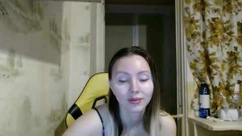 Snapshot of alice_smiles chatting on 02-21-26, 12:33 Alice smiles online show from 02-21-26, 12:33