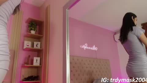 Snapshot of alice_sofia chatting on 06-11-26, 12:36 Sofia online show from 06-11-26, 12:36