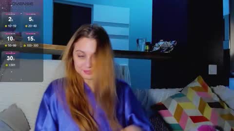 Snapshot of alice_wander chatting on 11-21-25, 02:38 Alice online show from 11-21-25, 02:38