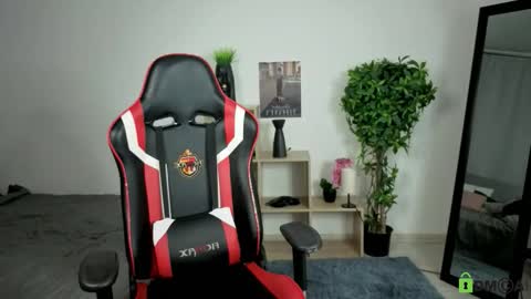 Snapshot of alice_whiteflower chatting on 10-28-25, 03:14 Alice online show from 10-28-25, 03:14