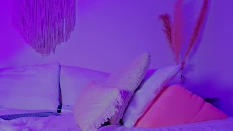 Snapshot of alicebenette chatting on 02-08-26, 01:42 Alice Benette online show from 02-08-26, 01:42