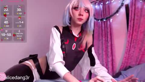 Snapshot of alicedang3r chatting on 12-25-24, 02:14 Alice  online show from 12-25-24, 02:14