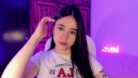 Snapshot of alicee_2 chatting on 01-05-25, 09:14 Aliceee .. 97YP9VWGZHrefnav wishlist lists 1 online show from 01-05-25, 09:14