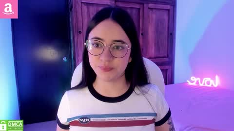 Snapshot of alicee_2 chatting on 10-18-25, 10:05 Aliceee .. 97YP9VWGZHrefnav wishlist lists 1 online show from 10-18-25, 10:05