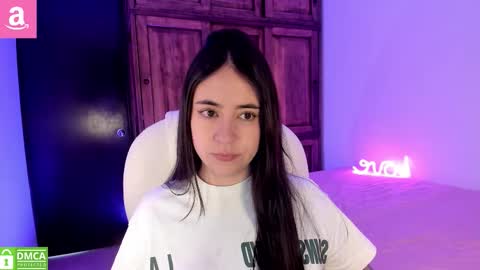 Snapshot of alicee_2 chatting on 12-17-25, 06:03 Aliceee .. 97YP9VWGZHrefnav wishlist lists 1 online show from 12-17-25, 06:03