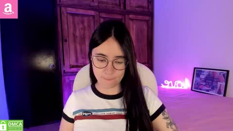 Snapshot of alicee_2 chatting on 01-06-26, 09:35 Aliceee .. 97YP9VWGZHrefnav wishlist lists 1 online show from 01-06-26, 09:35