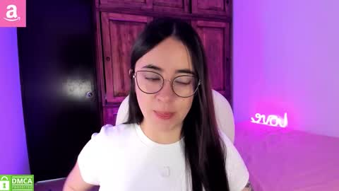 Snapshot of alicee_2 chatting on 02-05-26, 01:05 Aliceee .. 97YP9VWGZHrefnav wishlist lists 1 online show from 02-05-26, 01:05