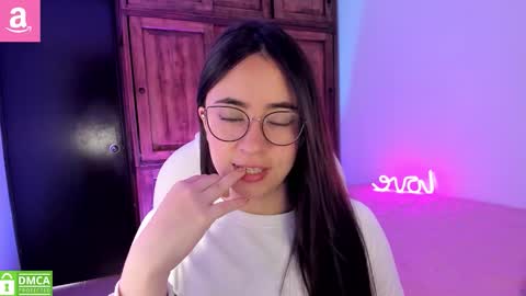 Snapshot of alicee_2 chatting on 03-11-26, 04:13 Aliceee .. 97YP9VWGZHrefnav wishlist lists 1 online show from 03-11-26, 04:13