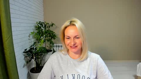 Snapshot of alicee__grace chatting on 01-26-25, 06:37 Alicee online show from 01-26-25, 06:37