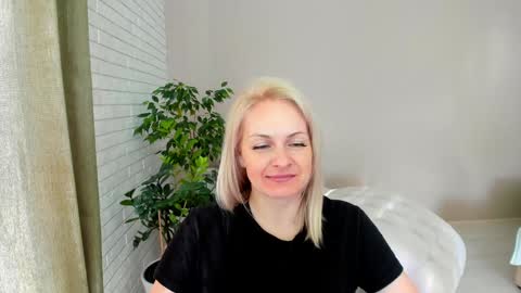Snapshot of alicee__grace chatting on 02-08-25, 08:42 Alicee online show from 02-08-25, 08:42