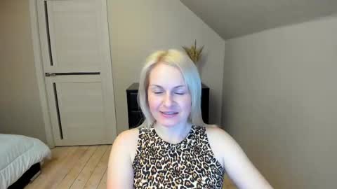 Snapshot of alicee__grace chatting on 02-10-25, 06:45 Alicee online show from 02-10-25, 06:45