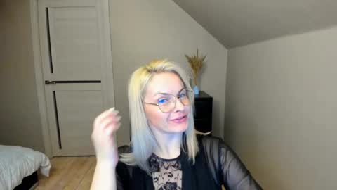 Snapshot of alicee__grace chatting on 02-26-25, 07:27 Alicee online show from 02-26-25, 07:27