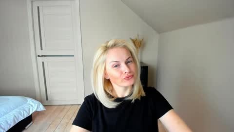 Snapshot of alicee__grace chatting on 02-27-25, 01:17 Alicee online show from 02-27-25, 01:17
