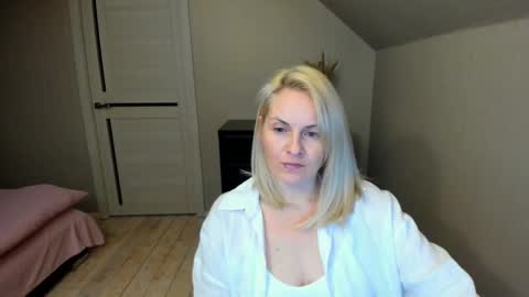 Snapshot of alicee__grace chatting on 03-05-25, 06:23 Alicee online show from 03-05-25, 06:23