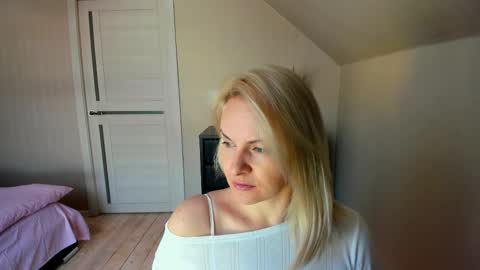 Snapshot of alicee__grace chatting on 03-06-25, 09:36 Alicee online show from 03-06-25, 09:36