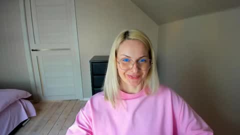 Snapshot of alicee__grace chatting on 03-11-25, 12:28 Alicee online show from 03-11-25, 12:28