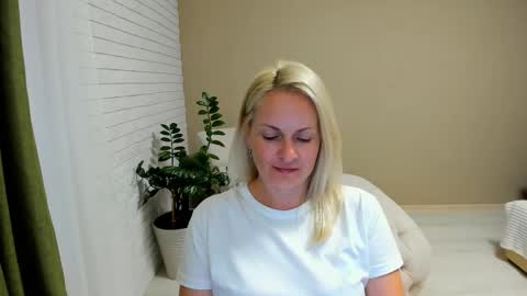 Snapshot of alicee__grace chatting on 09-11-25, 08:09 Alicee online show from 09-11-25, 08:09