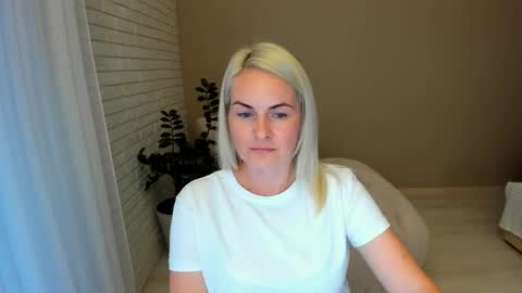 Snapshot of alicee__grace chatting on 09-12-25, 02:50 Alicee online show from 09-12-25, 02:50