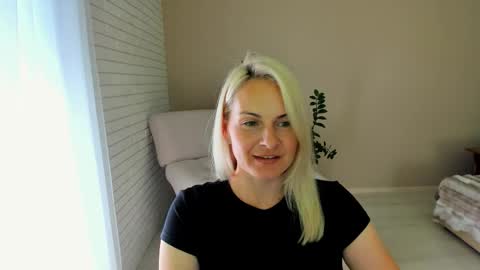 Snapshot of alicee__grace chatting on 09-23-25, 08:06 Alicee online show from 09-23-25, 08:06