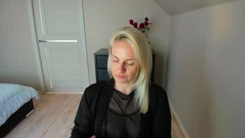 Snapshot of alicee__grace chatting on 09-29-25, 09:03 Alicee online show from 09-29-25, 09:03