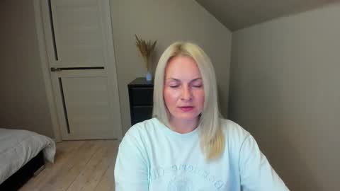 Snapshot of alicee__grace chatting on 10-12-25, 06:51 Alicee online show from 10-12-25, 06:51