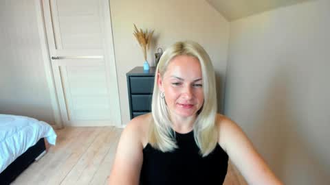 Snapshot of alicee__grace chatting on 10-15-25, 10:04 Alicee online show from 10-15-25, 10:04