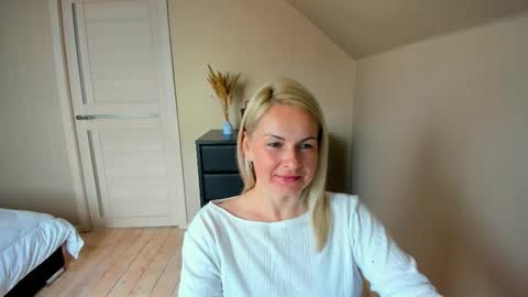 Snapshot of alicee__grace chatting on 10-16-25, 07:20 Alicee online show from 10-16-25, 07:20