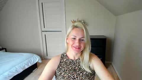 Snapshot of alicee__grace chatting on 10-27-25, 07:56 Alicee online show from 10-27-25, 07:56