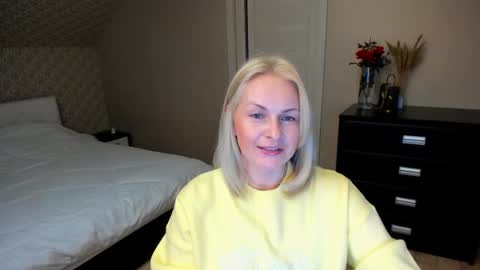 Snapshot of alicee__grace chatting on 11-15-25, 04:14 Alicee online show from 11-15-25, 04:14