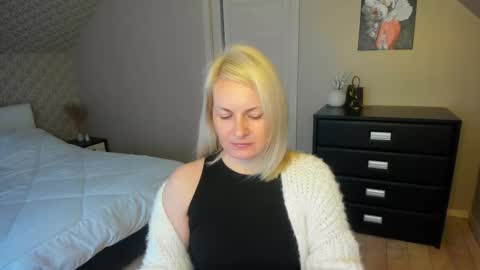 Snapshot of alicee__grace chatting on 11-28-25, 07:33 Alicee online show from 11-28-25, 07:33