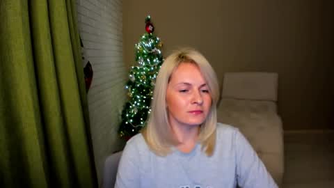 Snapshot of alicee__grace chatting on 12-16-25, 06:35 Alicee online show from 12-16-25, 06:35