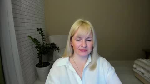 Snapshot of alicee__grace chatting on 02-15-26, 04:58 Alicee online show from 02-15-26, 04:58