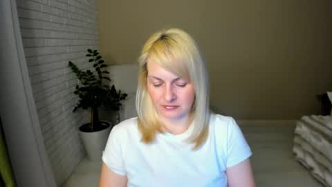 Snapshot of alicee__grace chatting on 02-24-26, 06:28 Alicee online show from 02-24-26, 06:28