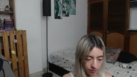 alicee_logan_ online show from 06-19-26, 01:43
