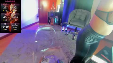 Snapshot of alicee_roos chatting on 03-04-26, 10:05 Alice online show from 03-04-26, 10:05