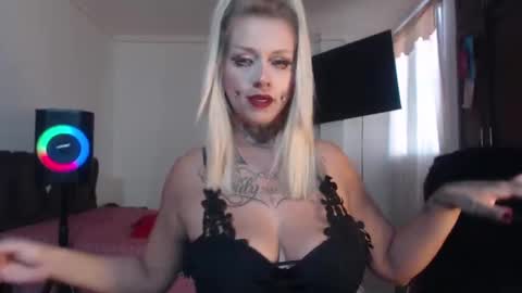 aliceesmiths online show from 11-19-25, 12:27